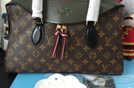 高仿LV包批发：奢华与实用的完美结合