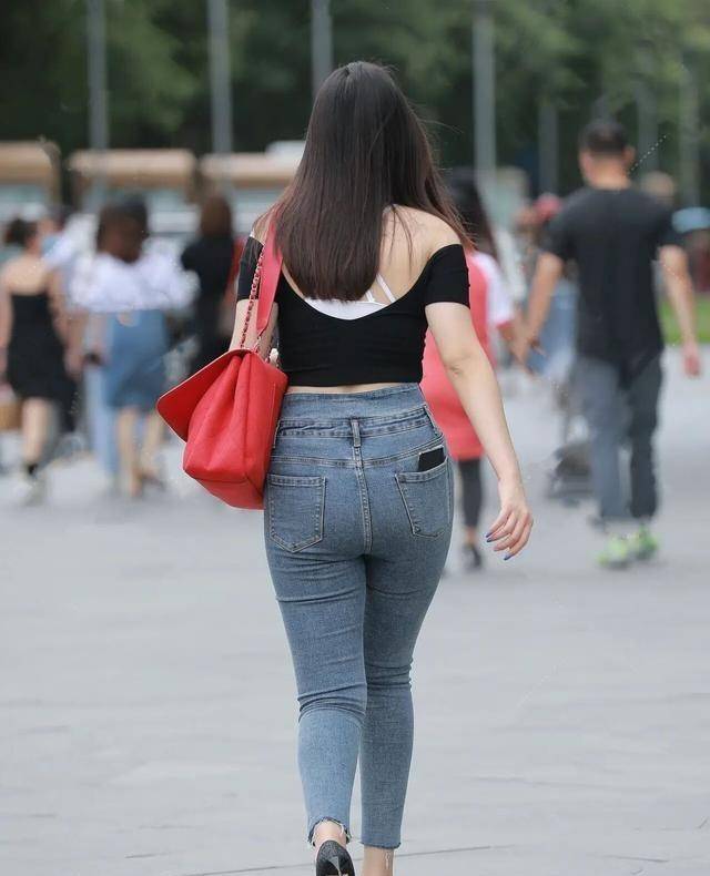 广州高仿女包:低调奢华的时尚选择