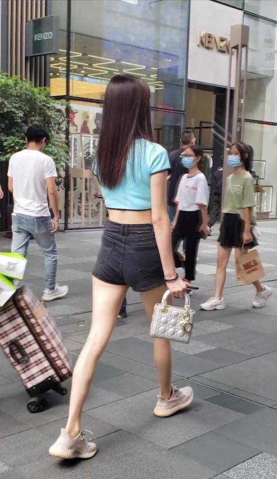 高仿女包:奢华与实用的完美结合,彰显你的独特品味
